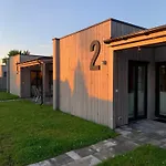 A Morze Domki- Podgrzewany Basen, Całoroczne Klimatyzowane Domki, Parking Rewal