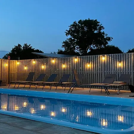 A Morze Domki- Podgrzewany Basen, Caloroczne Klimatyzowane Domki, Parking * Rewal